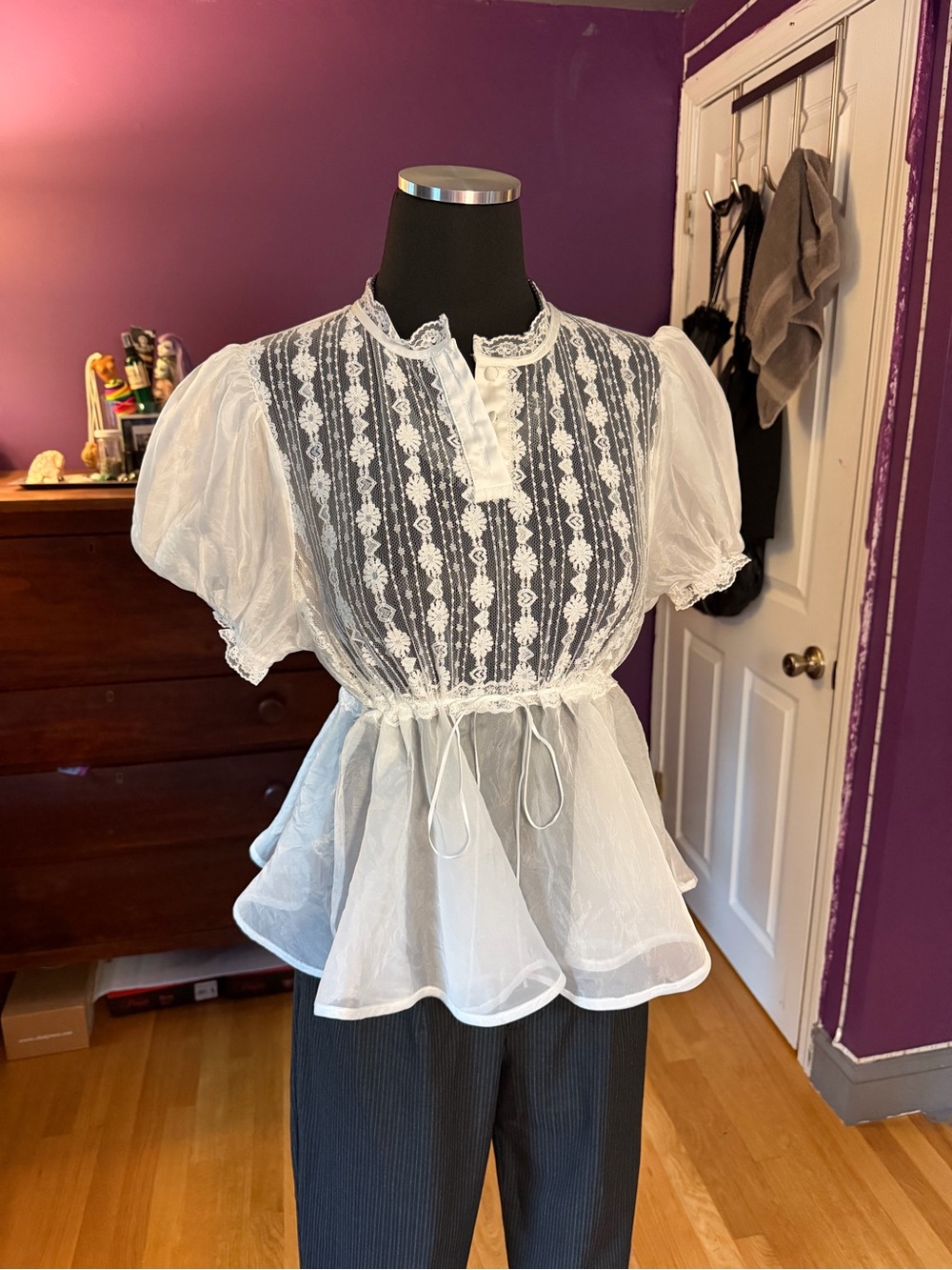 Current Mood Screenshot This White Lace Peplum Blouse with Puff Sleeves - Picture 2 of 4